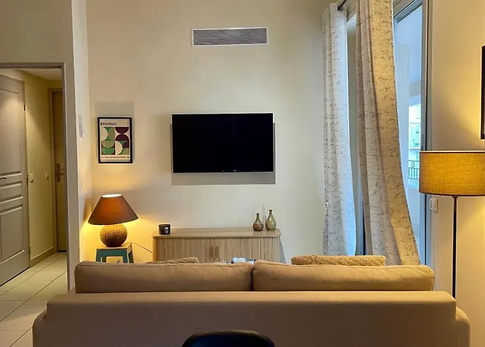 Duplex Renove Avec Balcon - Vieux Port Apartman