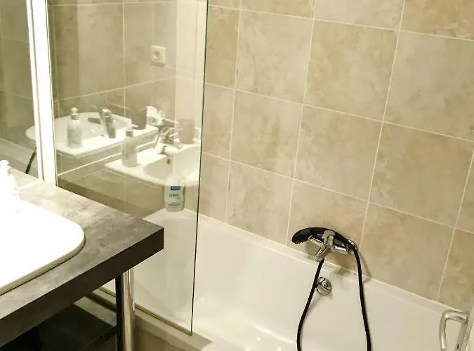 Duplex Renove Avec Balcon - Vieux Port Apartman
